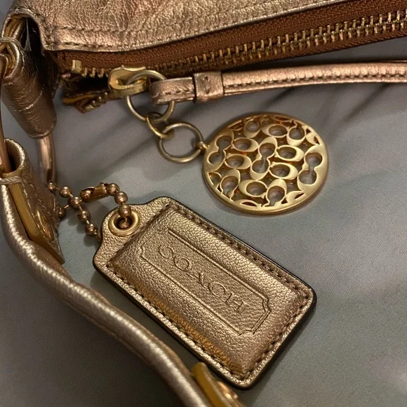 Authentic Coach Ali Hobo - Picture 10 of 16